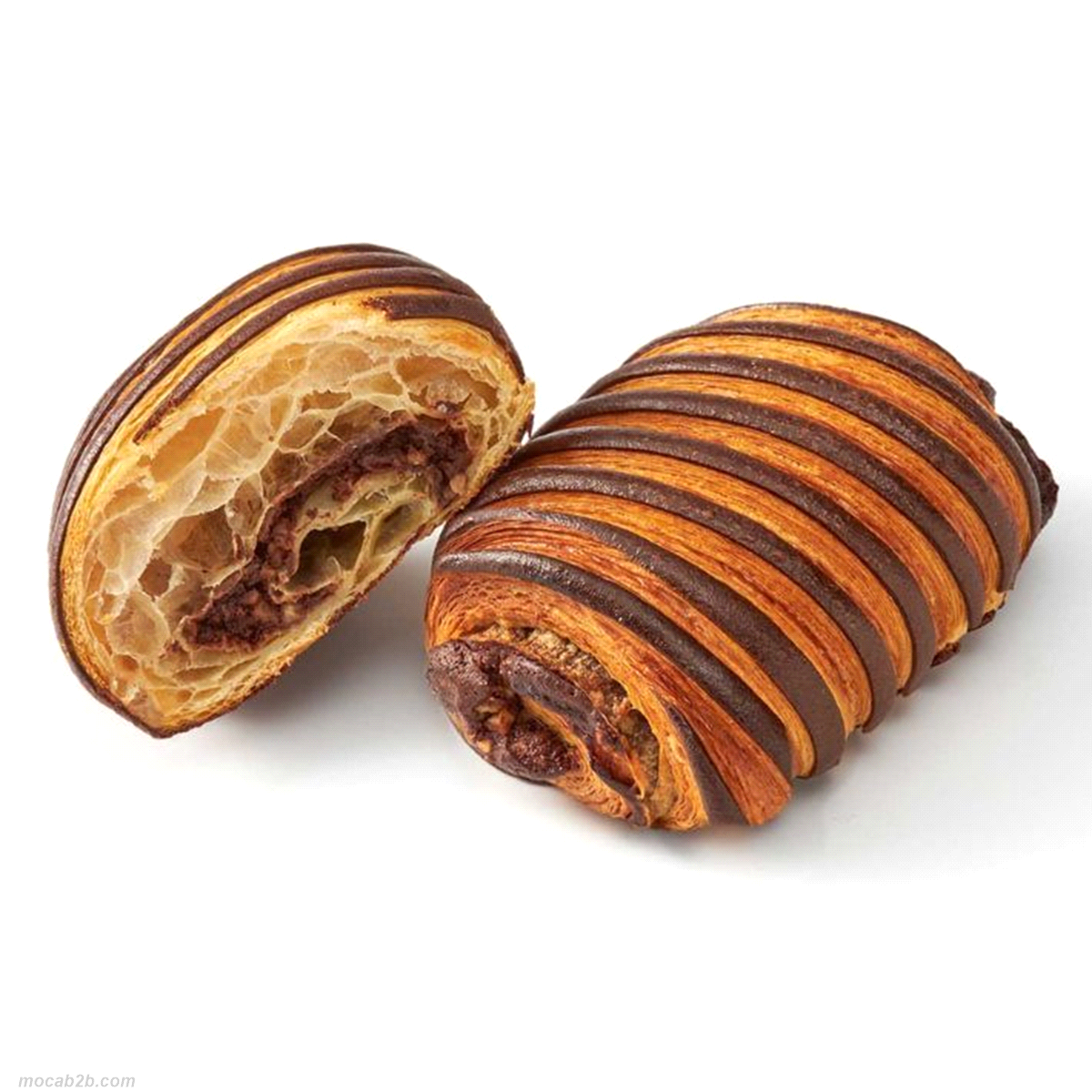 Fagottino brioche 100gr bicolore con strati di pasta al cacao e pasta classica al burro. Cioccolato belga, croccante pasta di nocciole pralinate e nocciole tritate. Cottura: 21-23 min – 170°C
 
