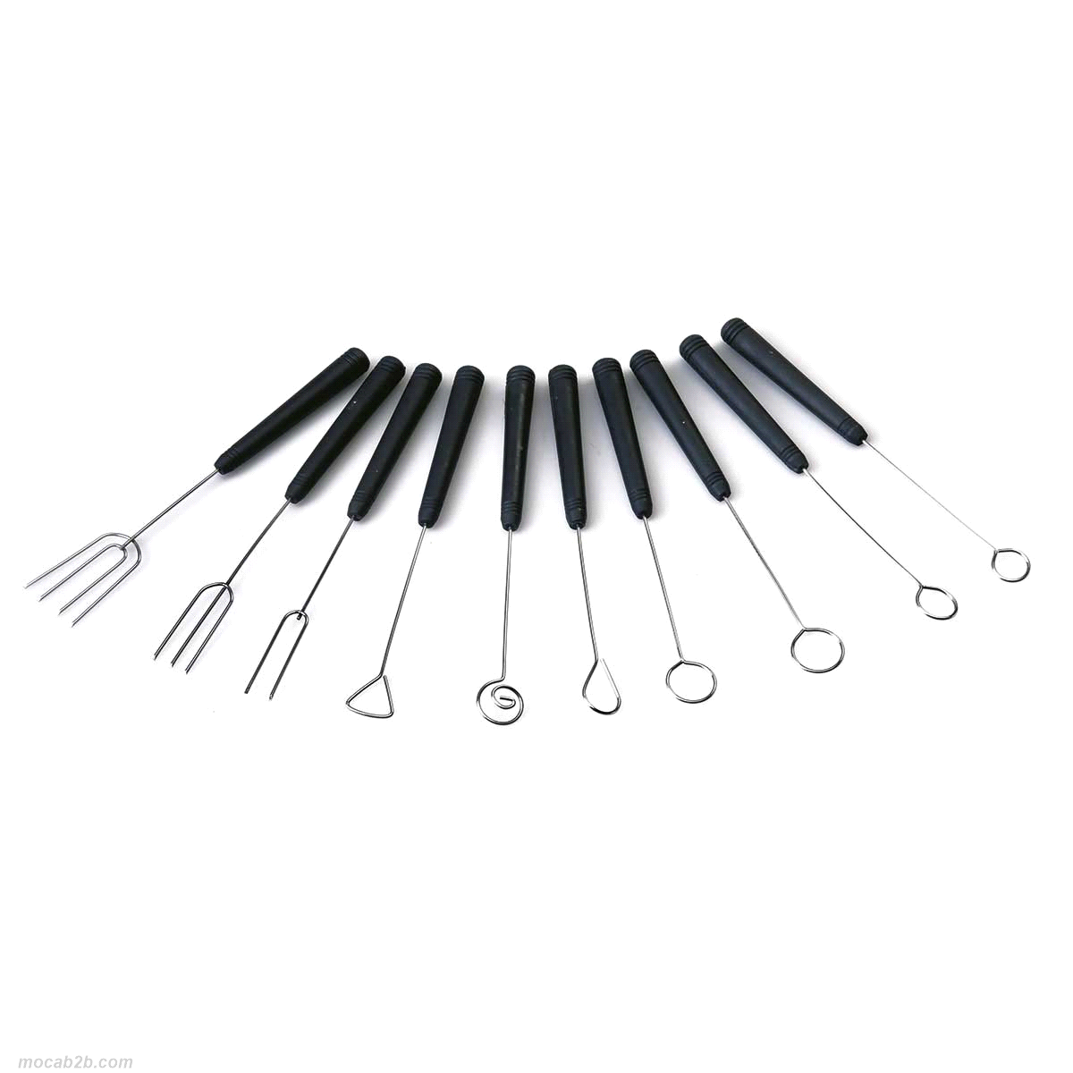 Un pratico set di 10 forchette da cioccolato in filo di acciaio inox con manici in plastica, indispensabili per preparare e decorare i cioccolatini.
Le forchette per praline aiutano a intingere ed estrarre il ripieno nel cioccolato già temperato con i fonditori Martellato. 