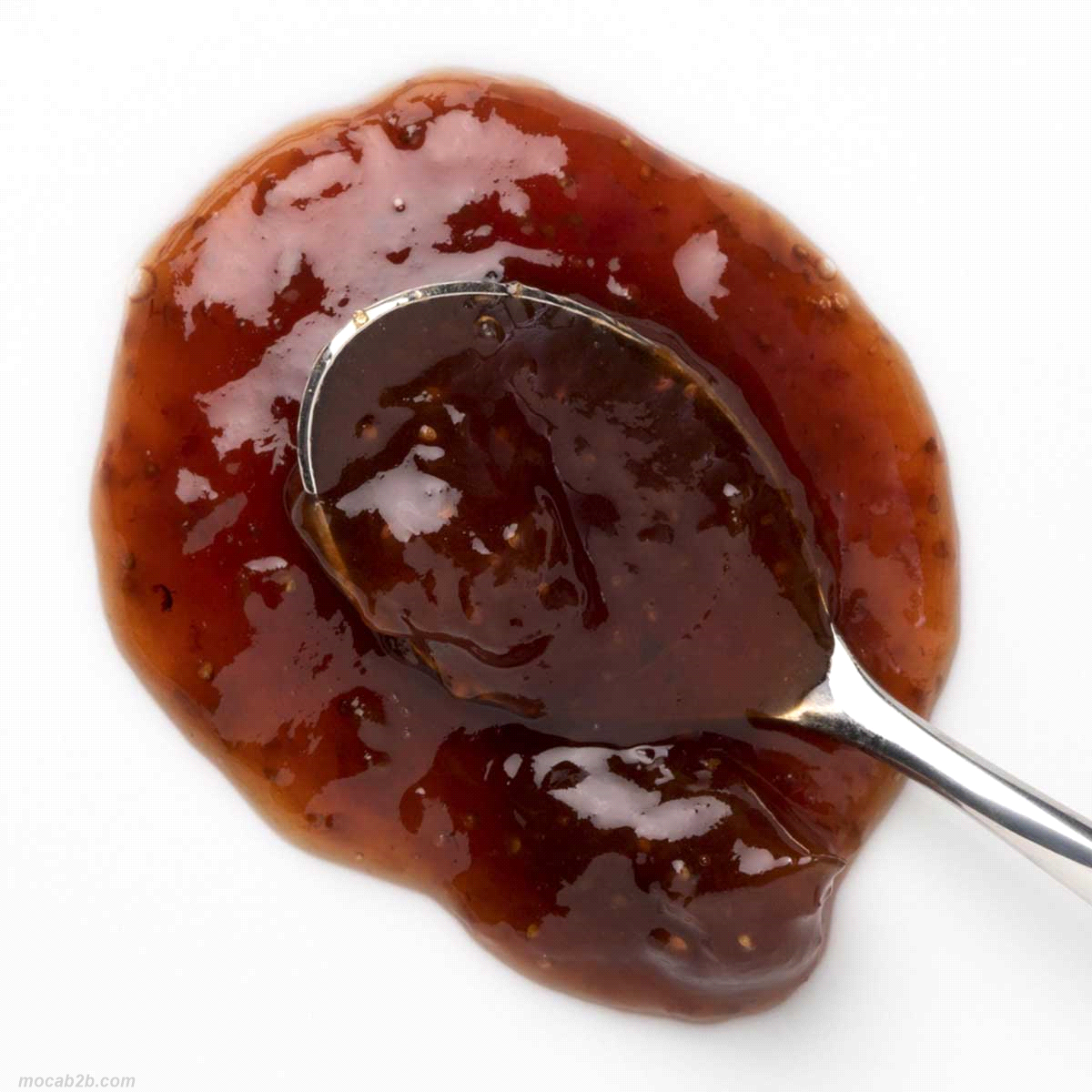 Le fragole intere e calibrate sono cotte a basse temperature. Garantita un’alta presenza di pezzi di frutta
all’interno della confettura. Preparato con 70% di frutta e zucchero di canna. Tenuta alla cottura, struttura adatta alle molteplici applicazioni in pasticceria e gradevolezza al palato per gli utilizzi a freddo. 