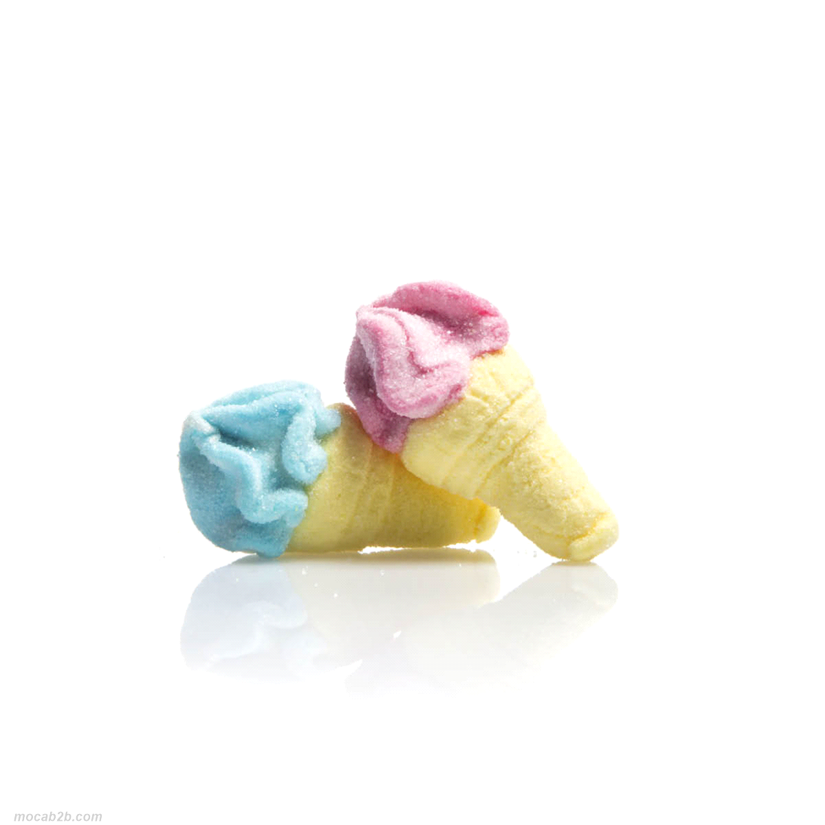 Marshmallow a conetto. Vaschetta: 0,4 Kg. 
Dimensione: 24 mm x 52 mm 