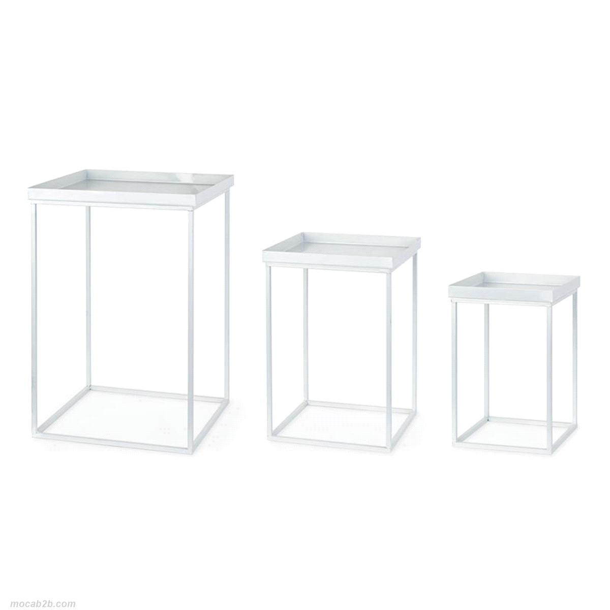 Set 3 tavolini in metallo bianco. Dimensioni: 30x30x43/45x45x68/.......cm. 