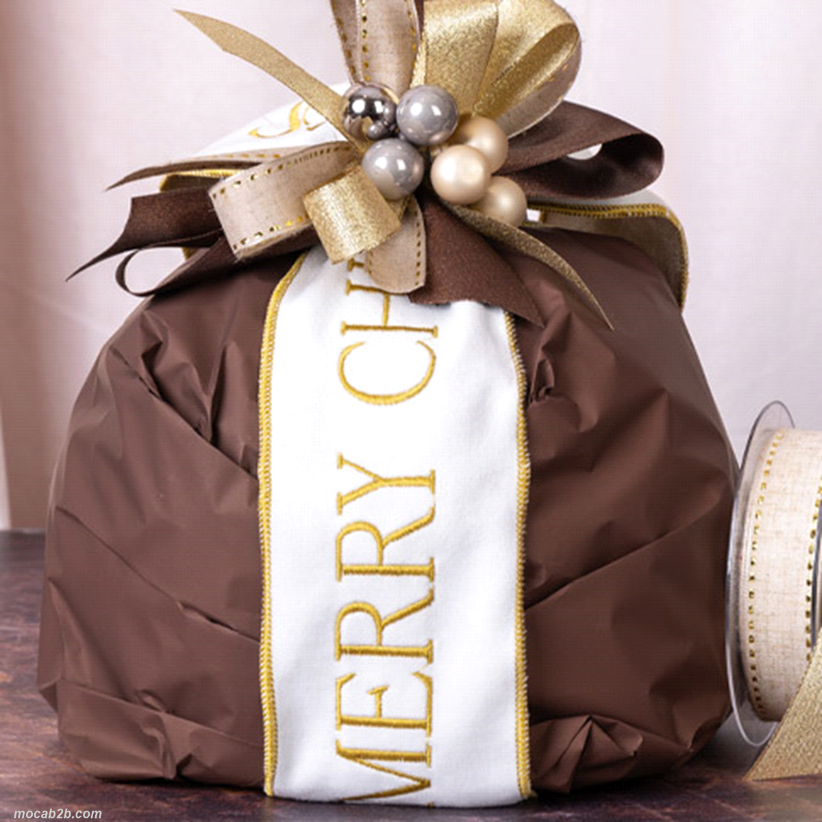 Fascia velluto bianco oro merry christmas. Misure: 9x114cm. 