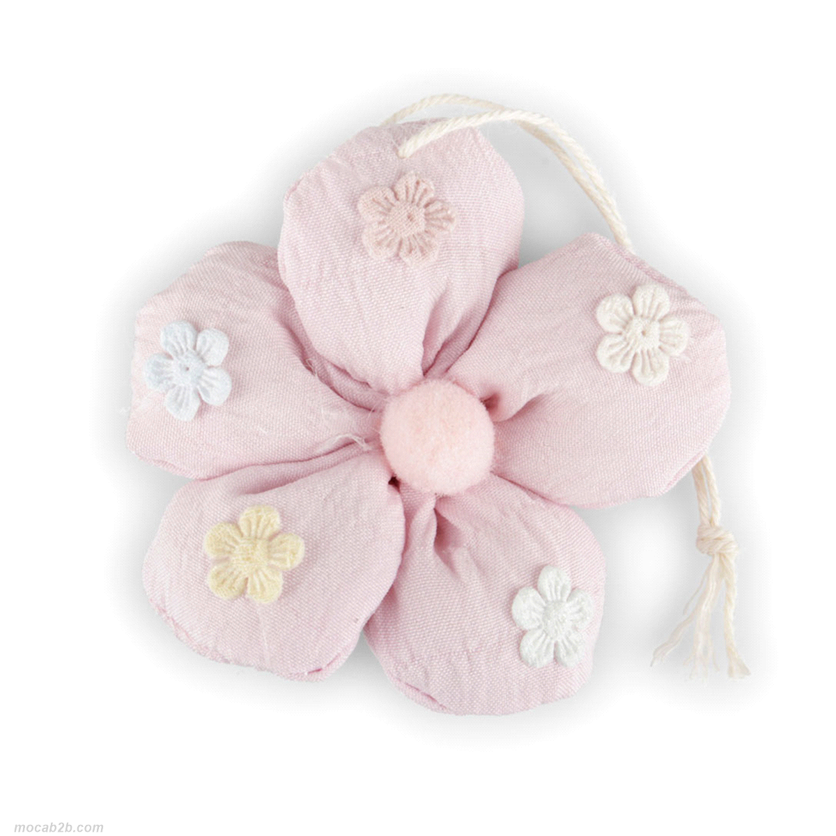 Fiorellini rosa in stoffa da appendere. Dimensioni: 5,8x5,7cm. 