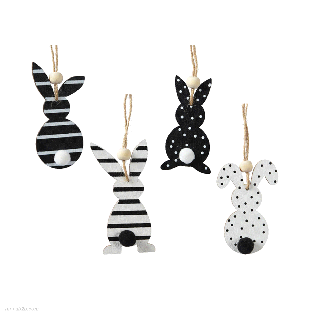 Coniglietto in legno nei colori bianco e nero in quattro modelli assortiti da appendere. Dimensioni: h. 7,5cm. 