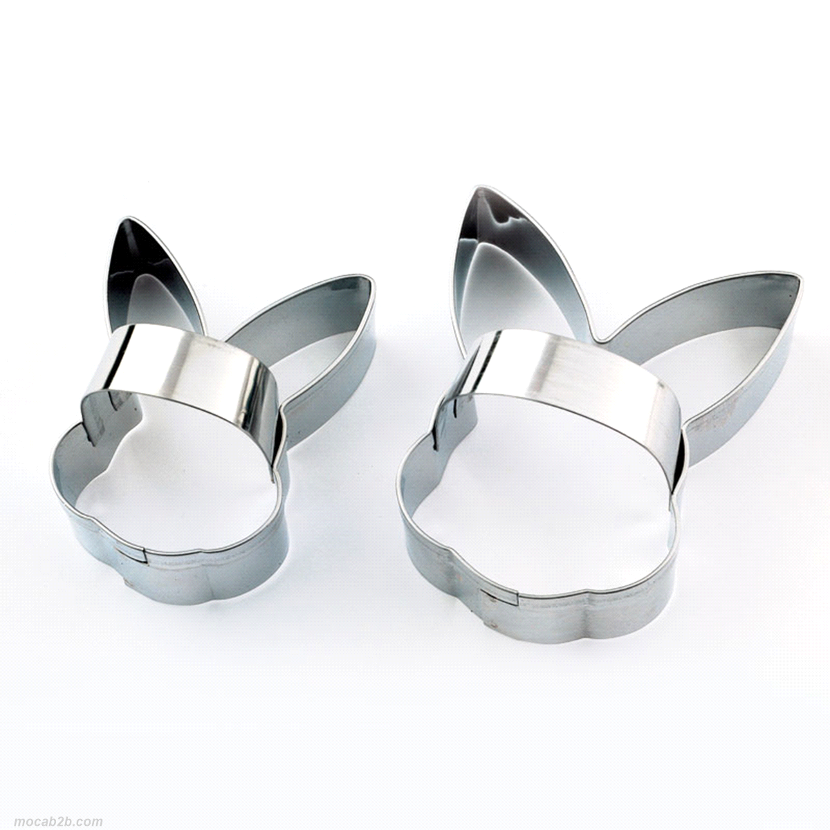 Set tagliapasta in acciaio inox a forma di coniglietto, con bordi extra lisci per tagli e impugnatura netti.
La confezione comprende 2 stampi: Ø65x20mm, Ø80x20mm. 