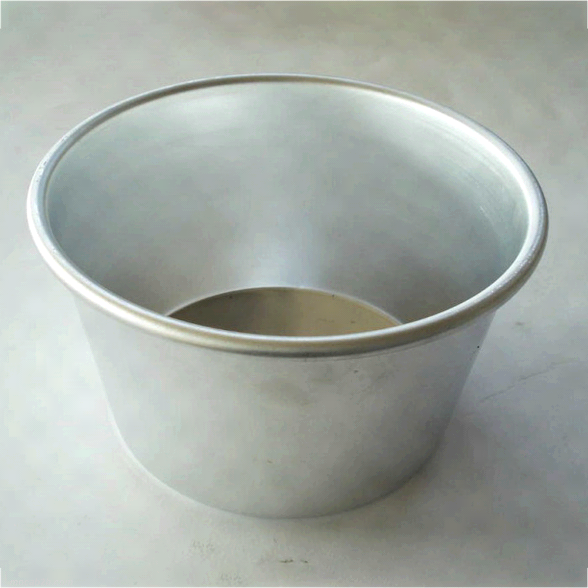 Stampo per panettone, professionale, realizzato in alluminio di alta qualità. Ideale per fare un dolce a forma di panettone  classico e tradizionale. 