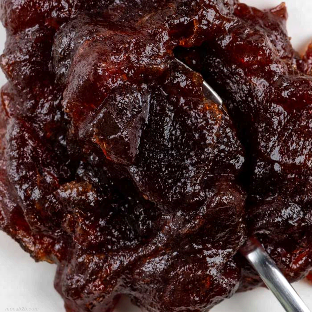 Preparato di frutta con il 70% di ciliegie selezionate, dal colore rosso brillante e dal gusto autentico del frutto maturo. La sua consistenza pastosa e l’ottima tenuta in cottura la rendono perfetta per farcire croissant, sfoglie, cannoli e dolci da forno, prima e dopo la cottura. Senza glutine, senza OGM e priva di allergeni, è un semilavorato professionale pensato per laboratori artigianali e industrie dolciarie. 