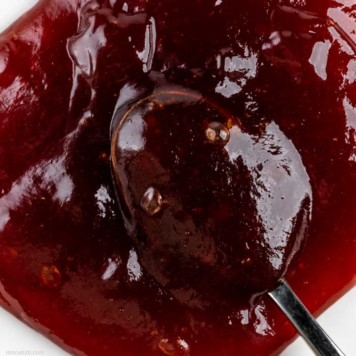 Passata con il 35% di purea di fragole italiane, dal colore rosso chiaro e dal gusto dolce e pulito. La consistenza morbida e spalmabile lo rende ideale per crostate, farciture e prodotti da forno, con eccellente tenuta in cottura. Senza glutine, OGM free. Perfetto per l’uso quotidiano in laboratori e industrie dolciarie. 