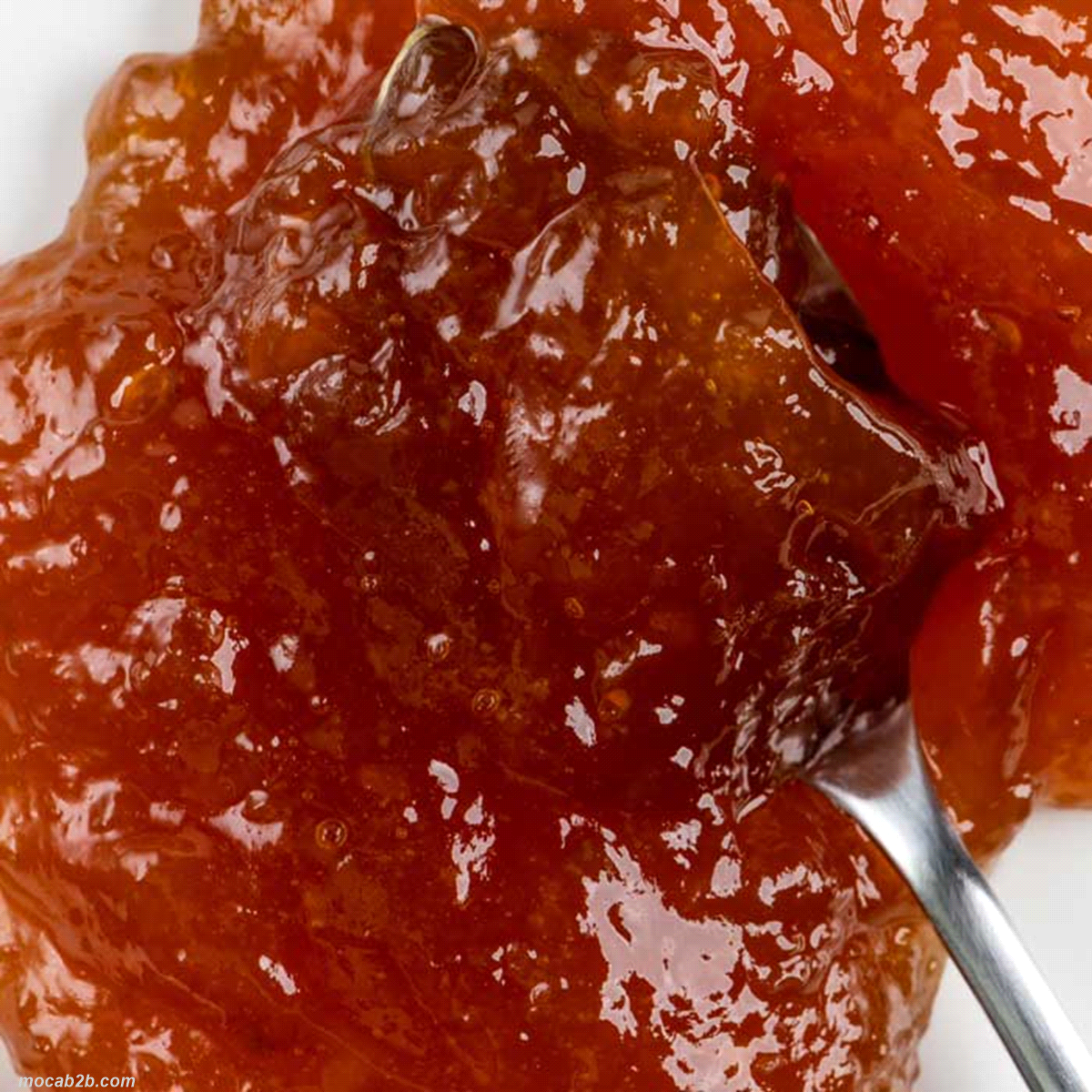 Confettura di alta qualità con frutta a pezzi, ottenuta da albicocche fresche selezionate, denocciolate e lavorate senza l’uso di OGM né glutine. Colore giallo arancio brillante, gusto autentico e pulito. Ideale per prodotti di pasticceria fine e da forno, grazie alla sua consistenza pastosa e all’eccellente resa in lavorazione. 