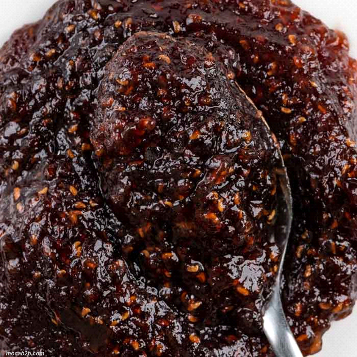 Confettura extra di lampone realizzata con il 45% di frutta fresca selezionata, dal colore rosso brillante e dal gusto pulito e intenso. Perfetta per farciture e cotture in pasticceria e bakery, si presenta con una consistenza pastosa e un aspetto traslucido. Gluten free, senza OGM e senza allergeni, è confezionata in pratico secchiello da 3 kg termosaldato. 