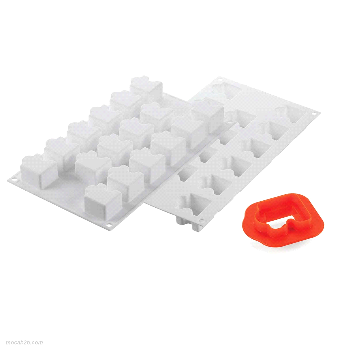 Lo stampo è formato da 16 cavità ciascuna dal volume di 30 ml. In dotazione anche un funzionale tagliapasta in plastica che permette di realizzare originali inserti e/o basi d